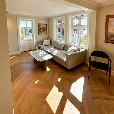 Сasa de vacaciones Renovated Coastal With Jetty Arendal
