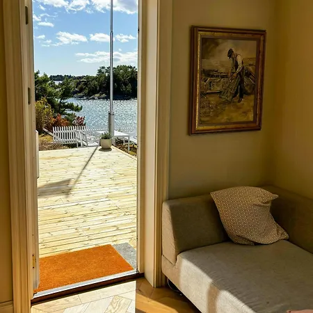 Renovated Coastal With Jetty Arendal Сasa de vacaciones Færvik