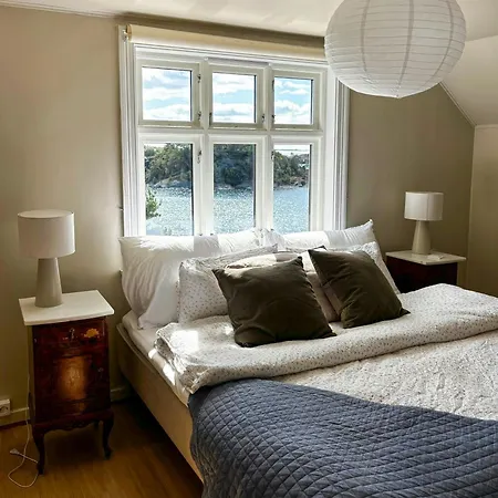 Сasa de vacaciones Renovated Coastal With Jetty Arendal