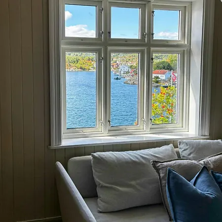 Сasa de vacaciones Renovated Coastal With Jetty Arendal *